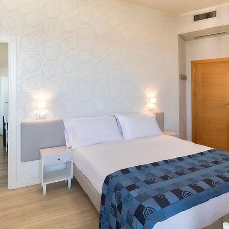 Little Hotel Riccione Bagian luar foto