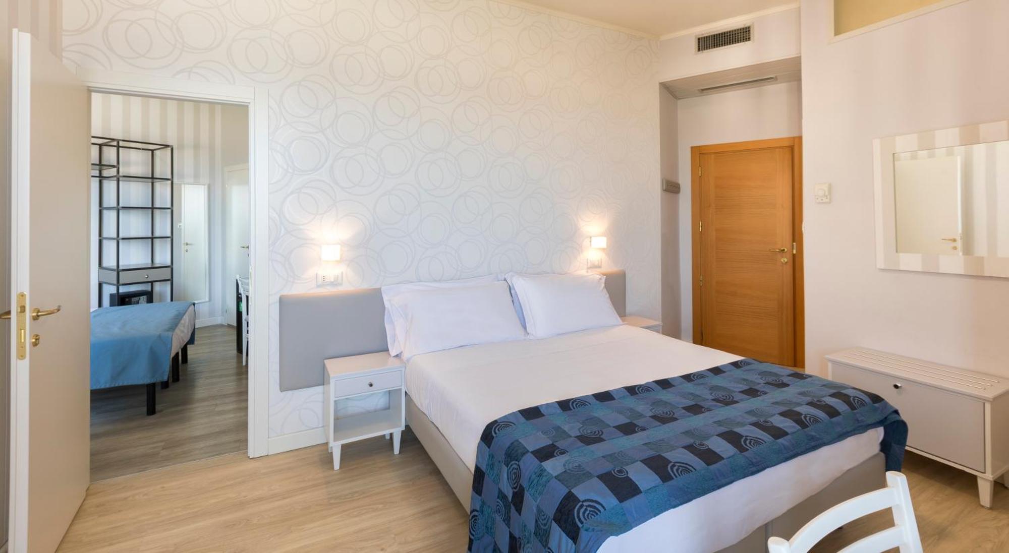 Little Hotel Riccione Bagian luar foto